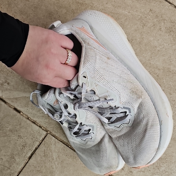 Altra - Picture 5 of 8